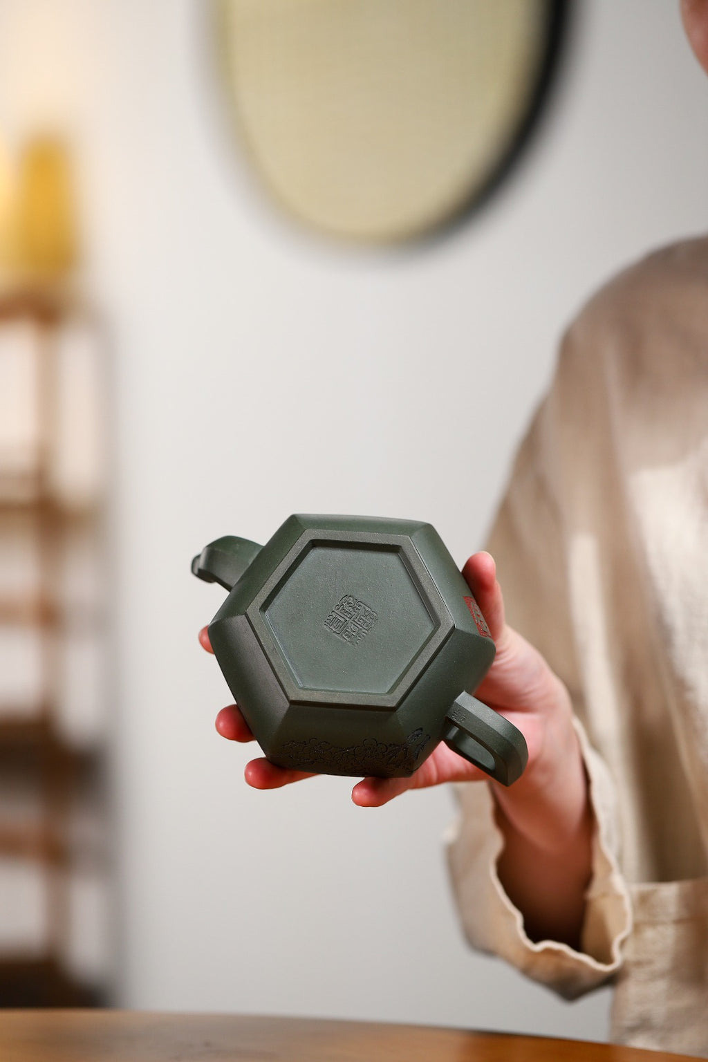【六方雪华】证书持壶照配套齐全 制壶：吴菊凤（国家级高级工艺美术师）原矿绿泥 容量：370cc