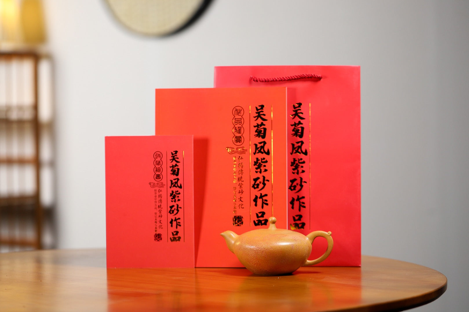 【雨露】证书持壶照配套齐全 制壶：吴菊凤（国家级高级工艺美术师） 泥料：原矿黄段泥 容量：400cc