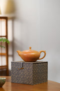 【雨露】证书持壶照配套齐全 制壶：吴菊凤（国家级高级工艺美术师） 泥料：原矿黄段泥 容量：400cc