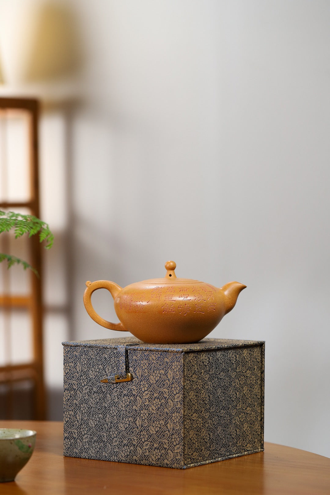 【雨露】证书持壶照配套齐全 制壶：吴菊凤（国家级高级工艺美术师） 泥料：原矿黄段泥 容量：400cc