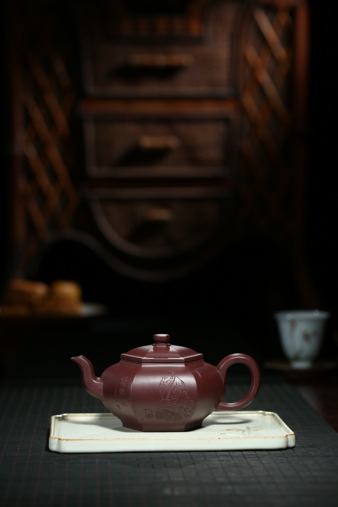 全手工制作【藏六方 】制壶：曹美好 (国家级工艺美术师) 泥料：原矿紫泥 容量：250cc