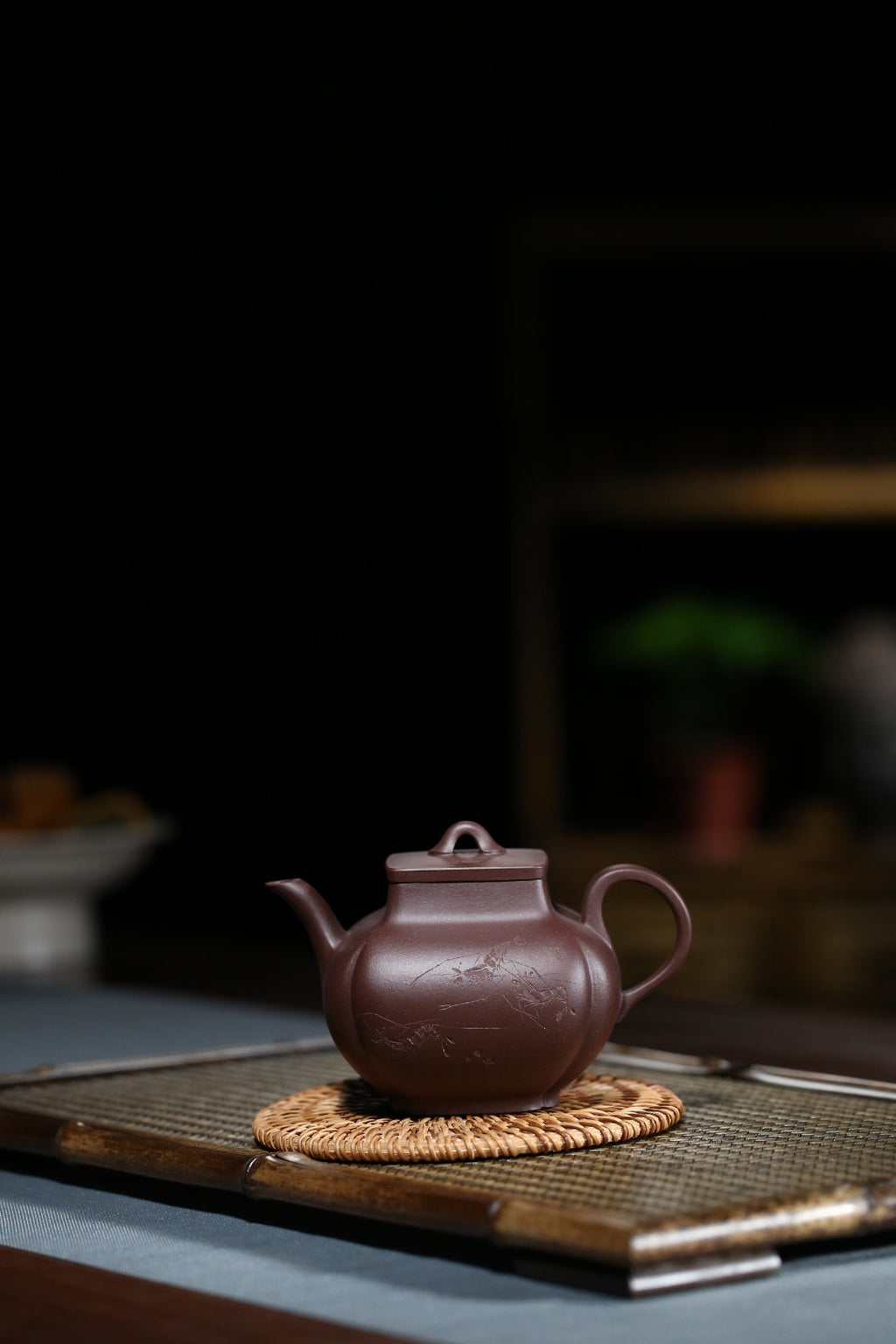 全手工制作【四方兰春】 制壶：曹美好 (国家级工艺美术师) 泥料：原矿紫泥 容量：270cc