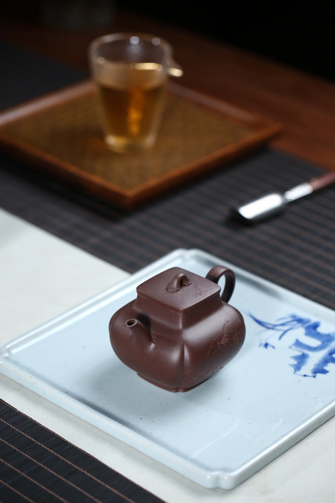 全手工制作【四方兰春】 制壶：曹美好 (国家级工艺美术师) 泥料：原矿紫泥 容量：270cc
