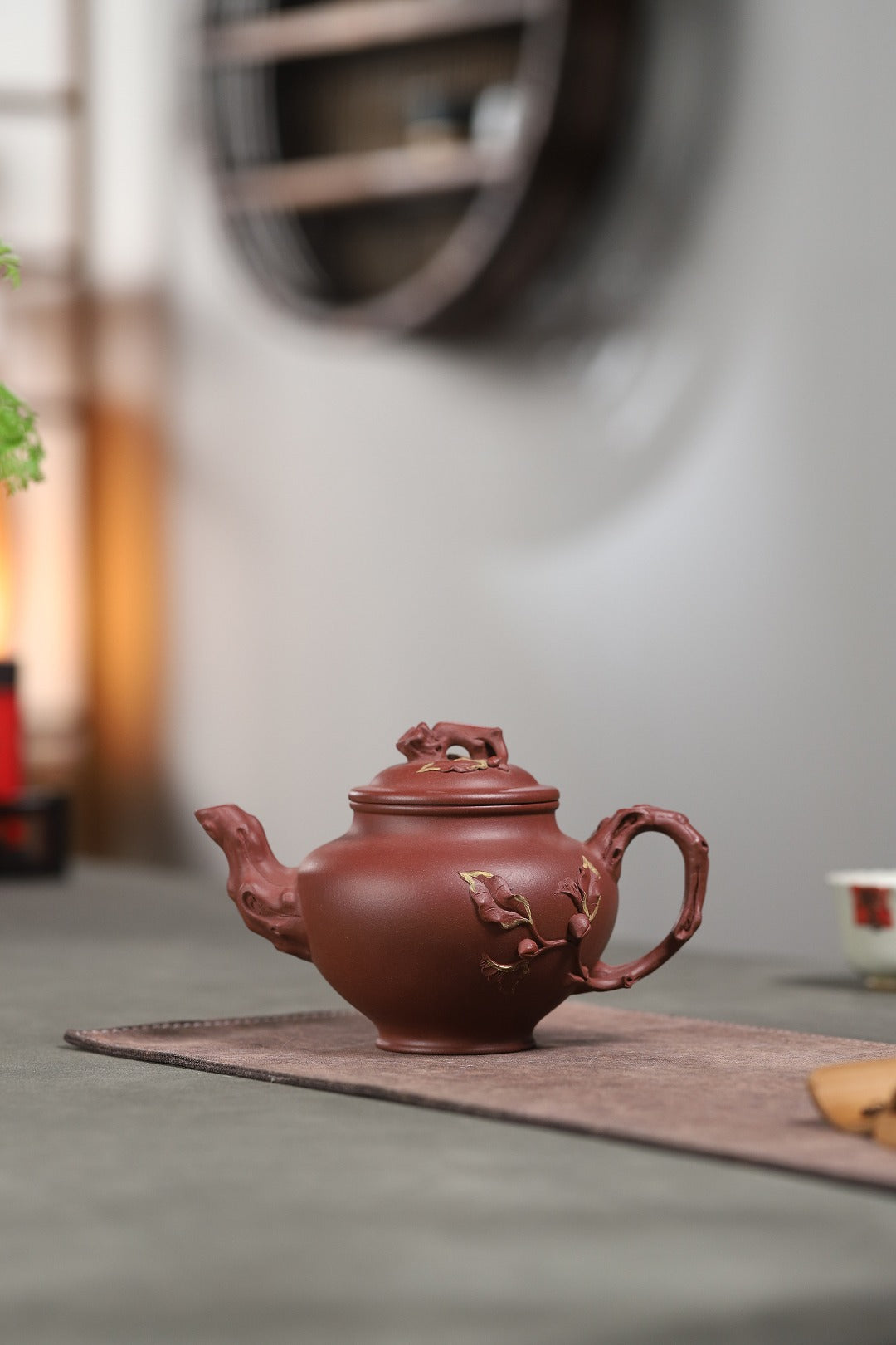 【桃报春】 制壶：许益军（国家级工艺美术师） 泥料：原矿底槽清 容量：500cc