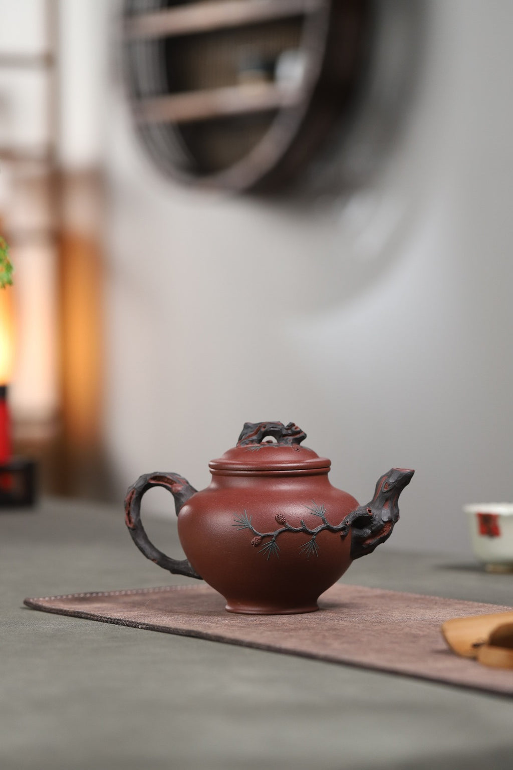 【松报春】 制壶：许益军（国家级工艺美术师） 泥料：原矿紫泥 容量：500cc