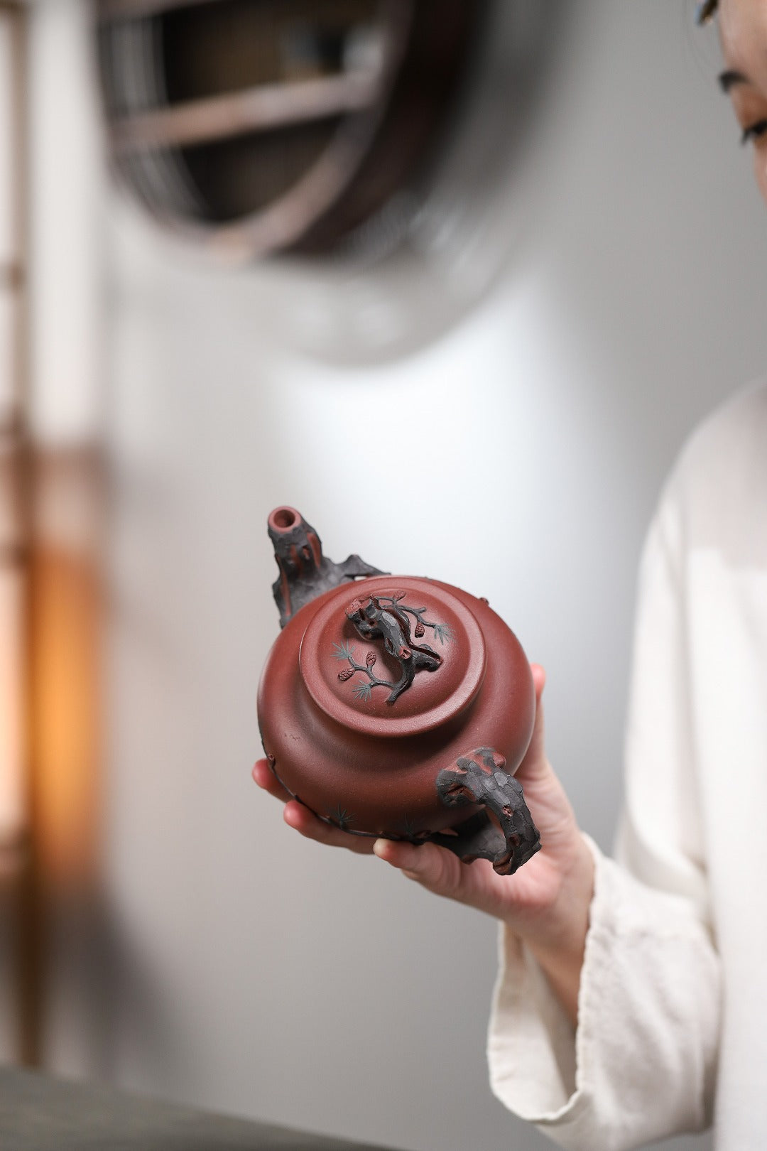 【松报春】 制壶：许益军（国家级工艺美术师） 泥料：原矿紫泥 容量：500cc