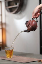 【松报春】 制壶：许益军（国家级工艺美术师） 泥料：原矿紫泥 容量：500cc