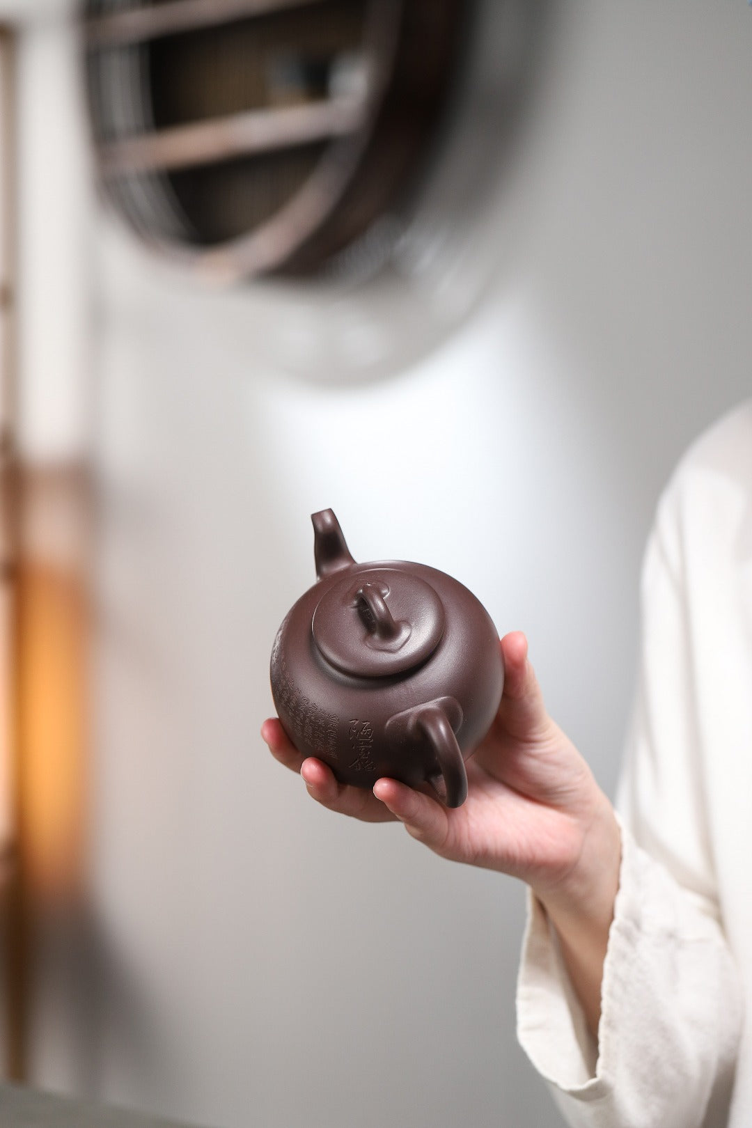 【如意壶】 制壶：刘惠清（国家级高级工艺美术师） 泥料：原矿紫泥 容量：280cc