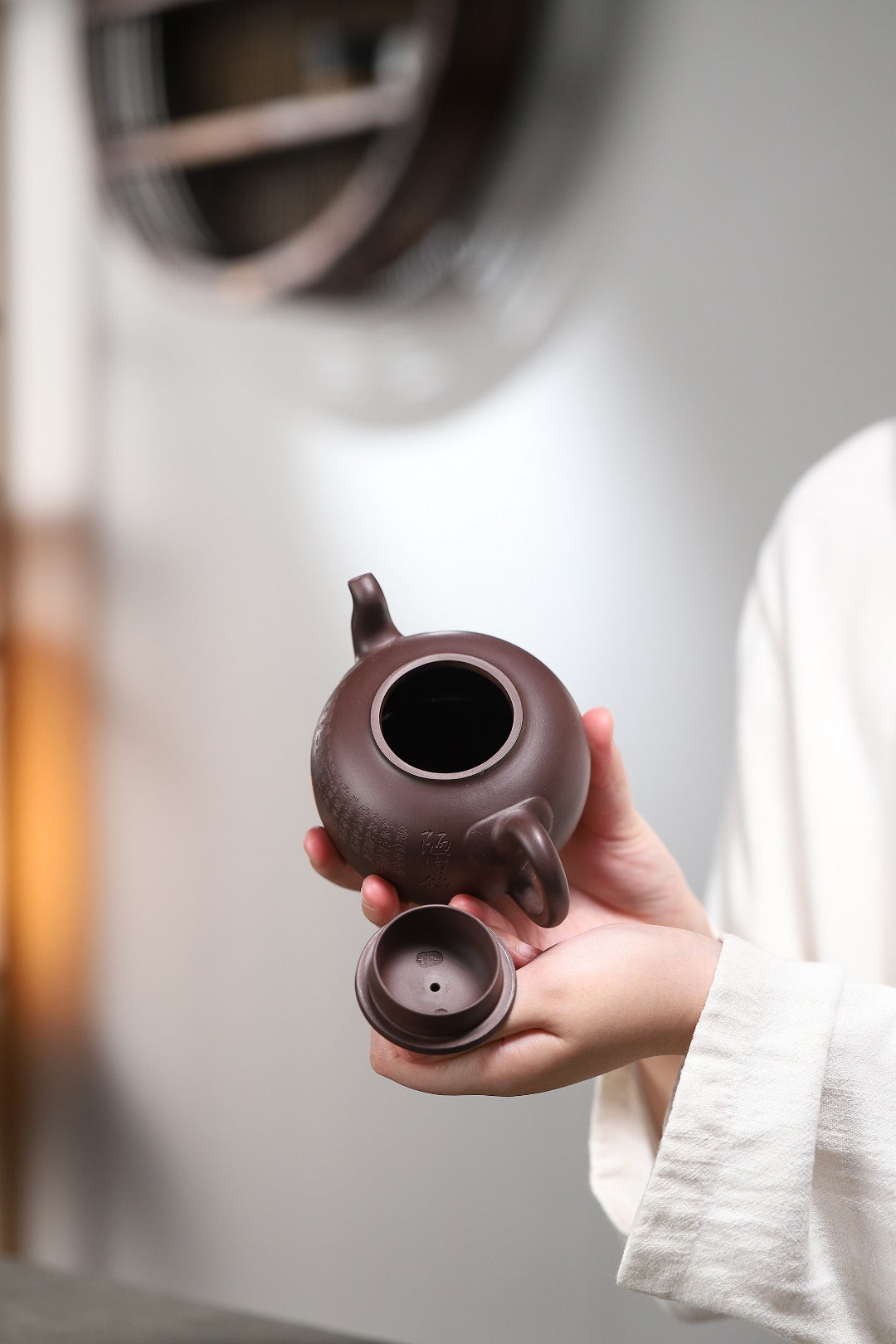 【如意壶】 制壶：刘惠清（国家级高级工艺美术师） 泥料：原矿紫泥 容量：280cc