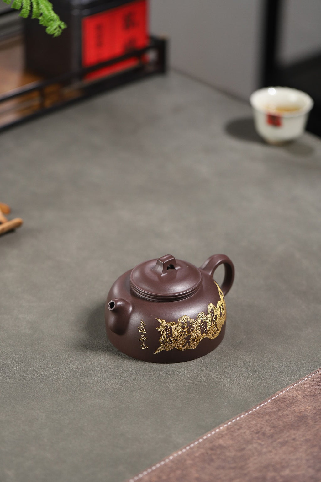 【桥鼎】 制壶：刘惠清（国家级高级工艺美术师） 泥料：原矿紫茄泥 容量：280cc