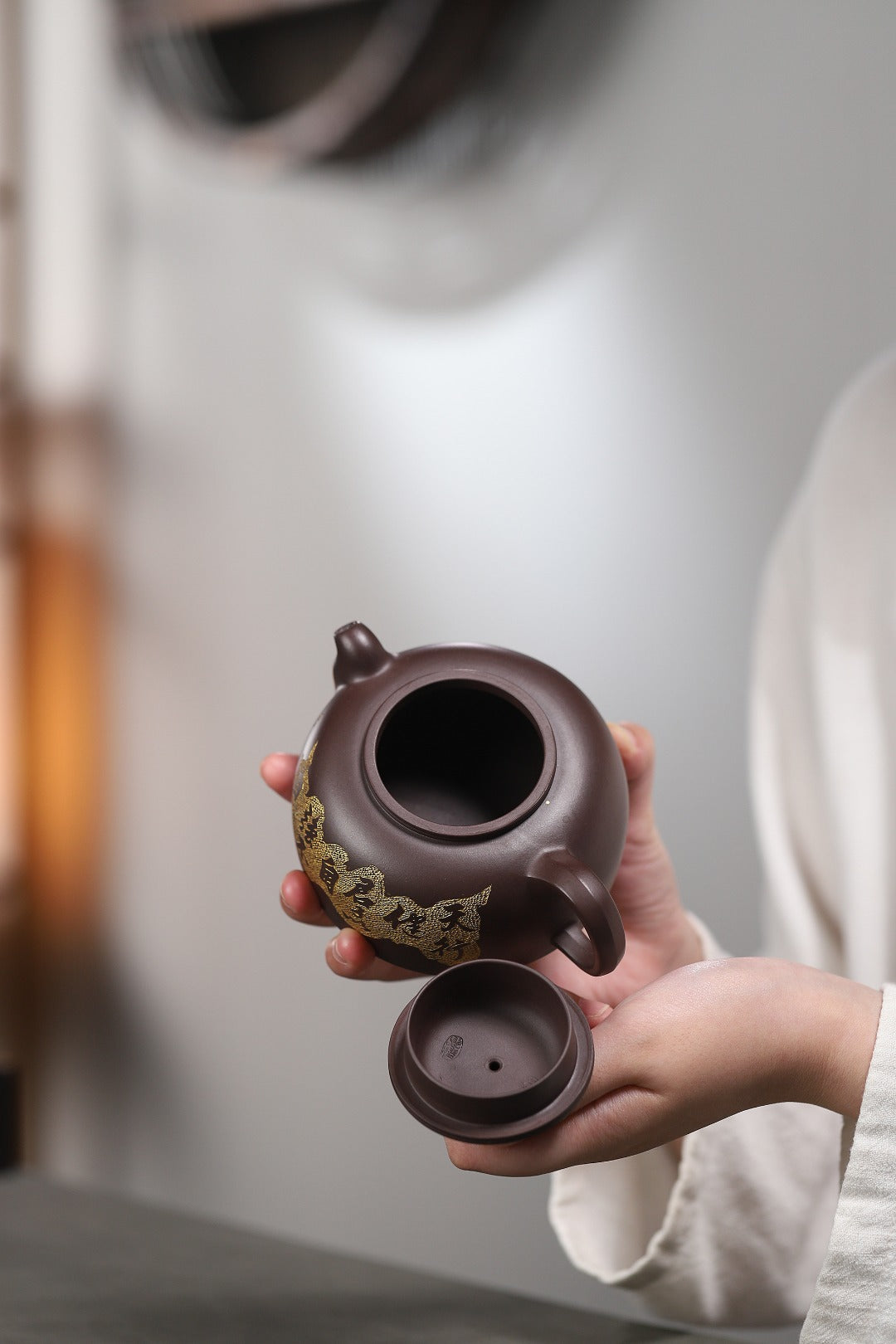 【桥鼎】 制壶：刘惠清（国家级高级工艺美术师） 泥料：原矿紫茄泥 容量：280cc