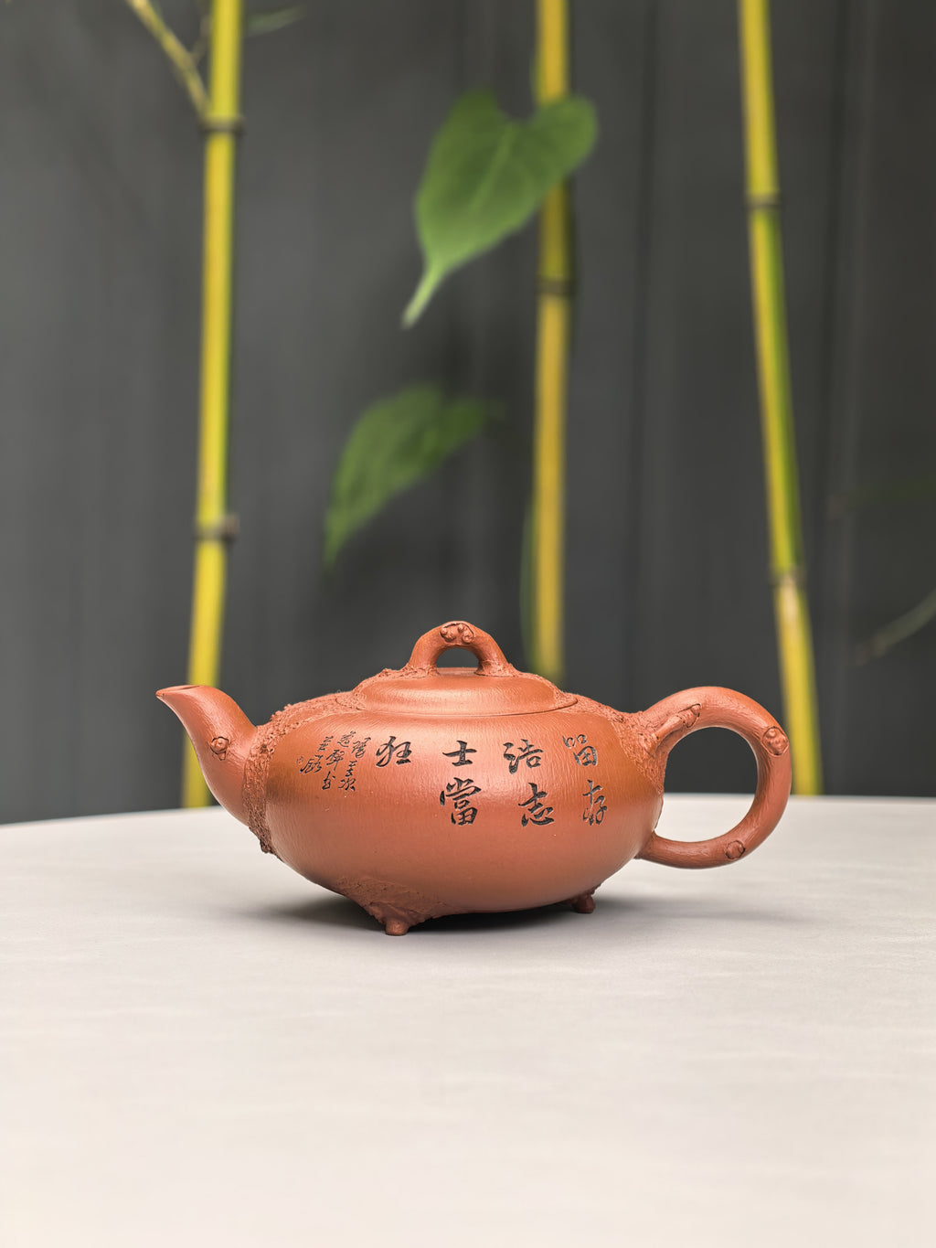紫砂界的唯一·徐伟强原创景云松·拍卖5万同系列《卧月石瓢壶》原矿极品朱泥·200cc