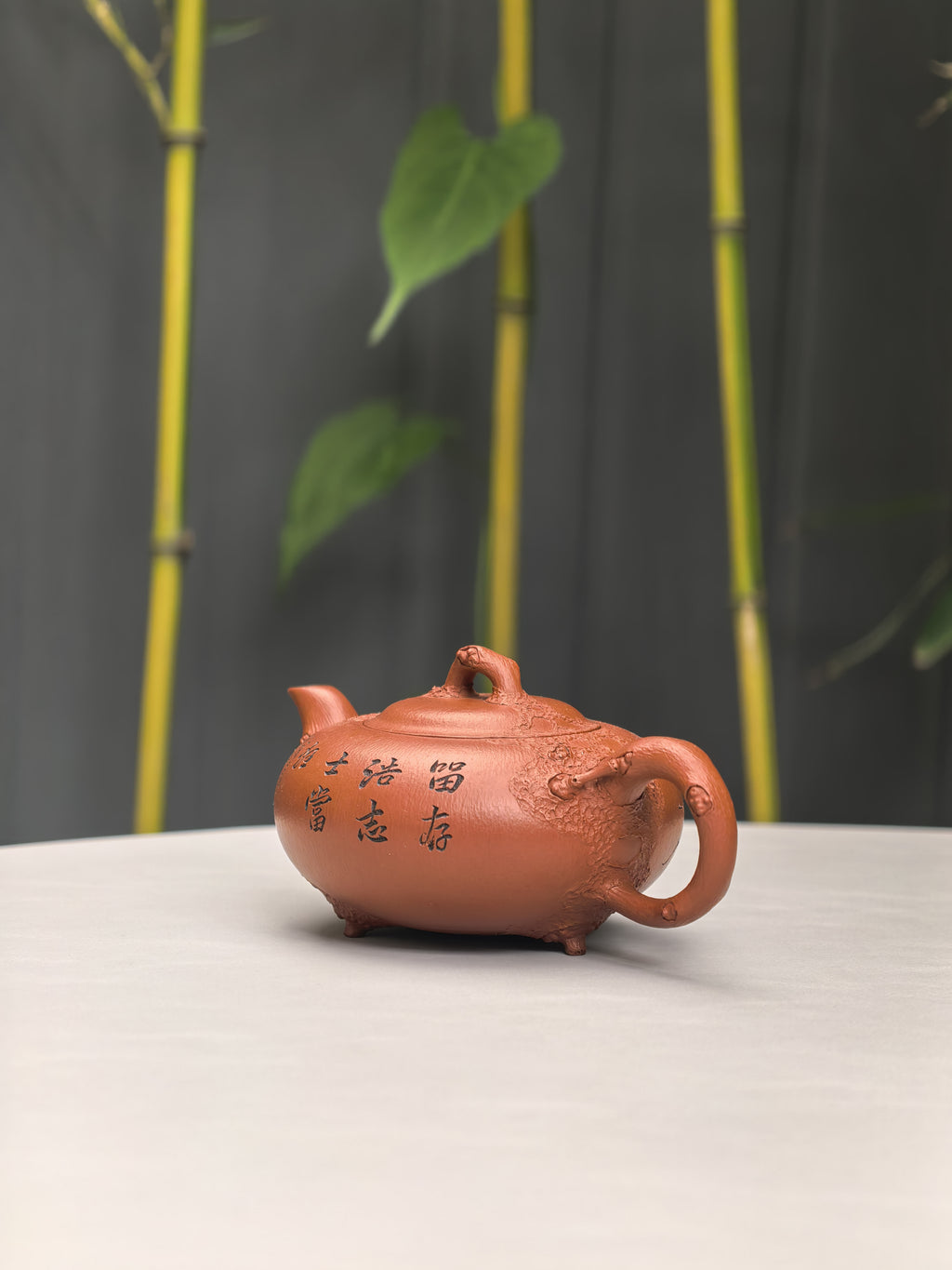 紫砂界的唯一·徐伟强原创景云松·拍卖5万同系列《卧月石瓢壶》原矿极品朱泥·200cc