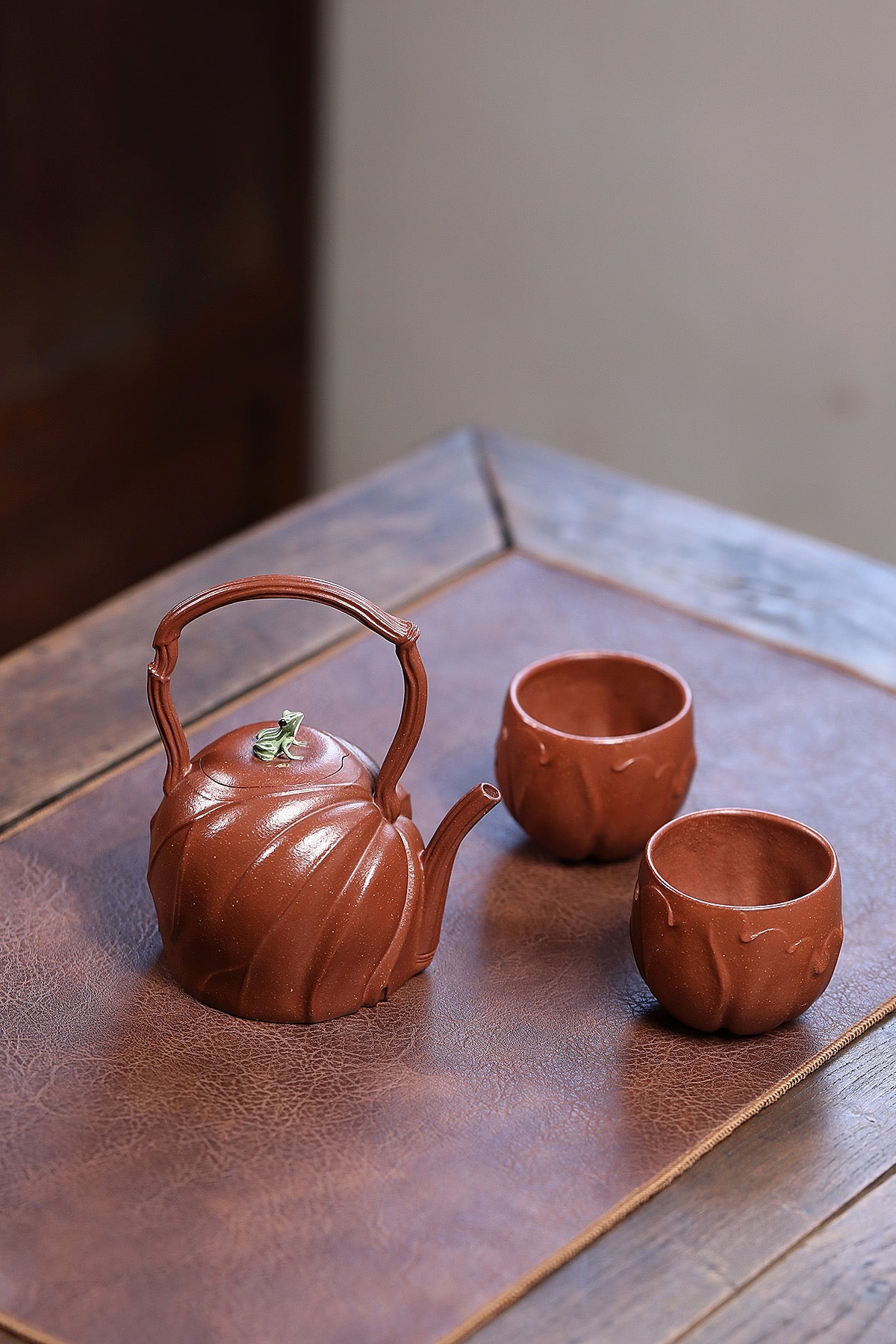 紫砂非遗花器泰斗·蒋蓉唯一嫡传｜蒋艺华亲制巅峰臻品【青蛙提梁套组】原矿极品降坡泥·350cc