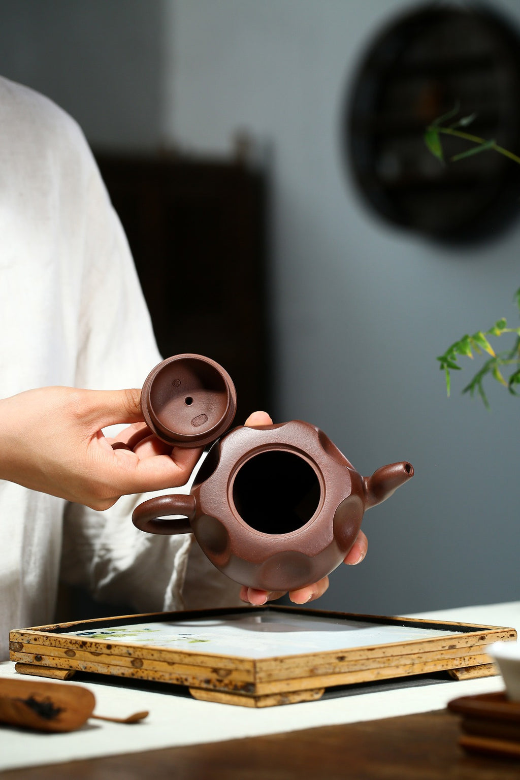 【裹实】 制壶：丁洪斌（国家级工艺美术师） 泥料：原矿紫泥 容量：300cc