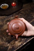 【祥和壶】 制壶：顾爱华 （国家级工艺美术师） 泥料：原矿底槽清 容量：325cc