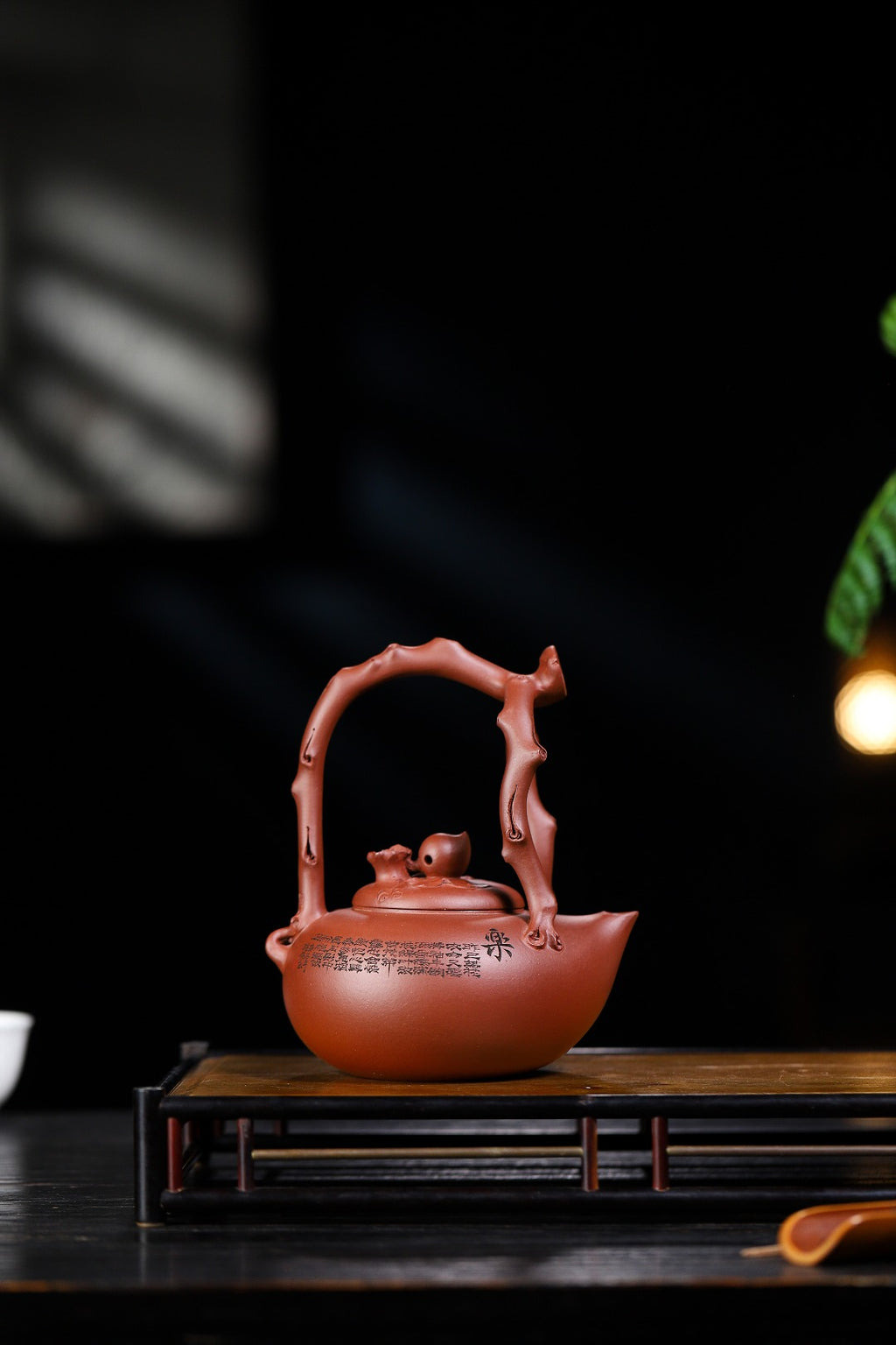 全手工【寿桃提梁】 制壶：宋晓伟（研究员级高级工艺美术师） 泥料：原矿底槽清 容量：460cc