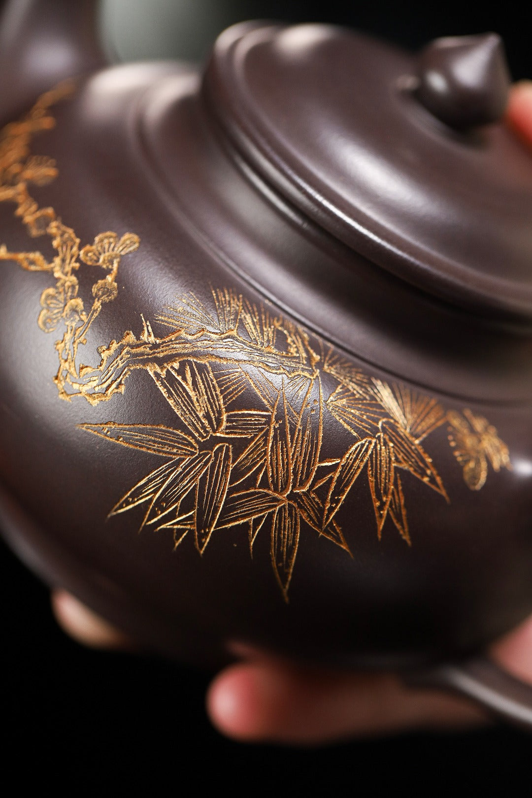 【笑樱】 制壶：方华萍（研究员级高级工艺美术师） 泥料：原矿黑料 容量：360cc