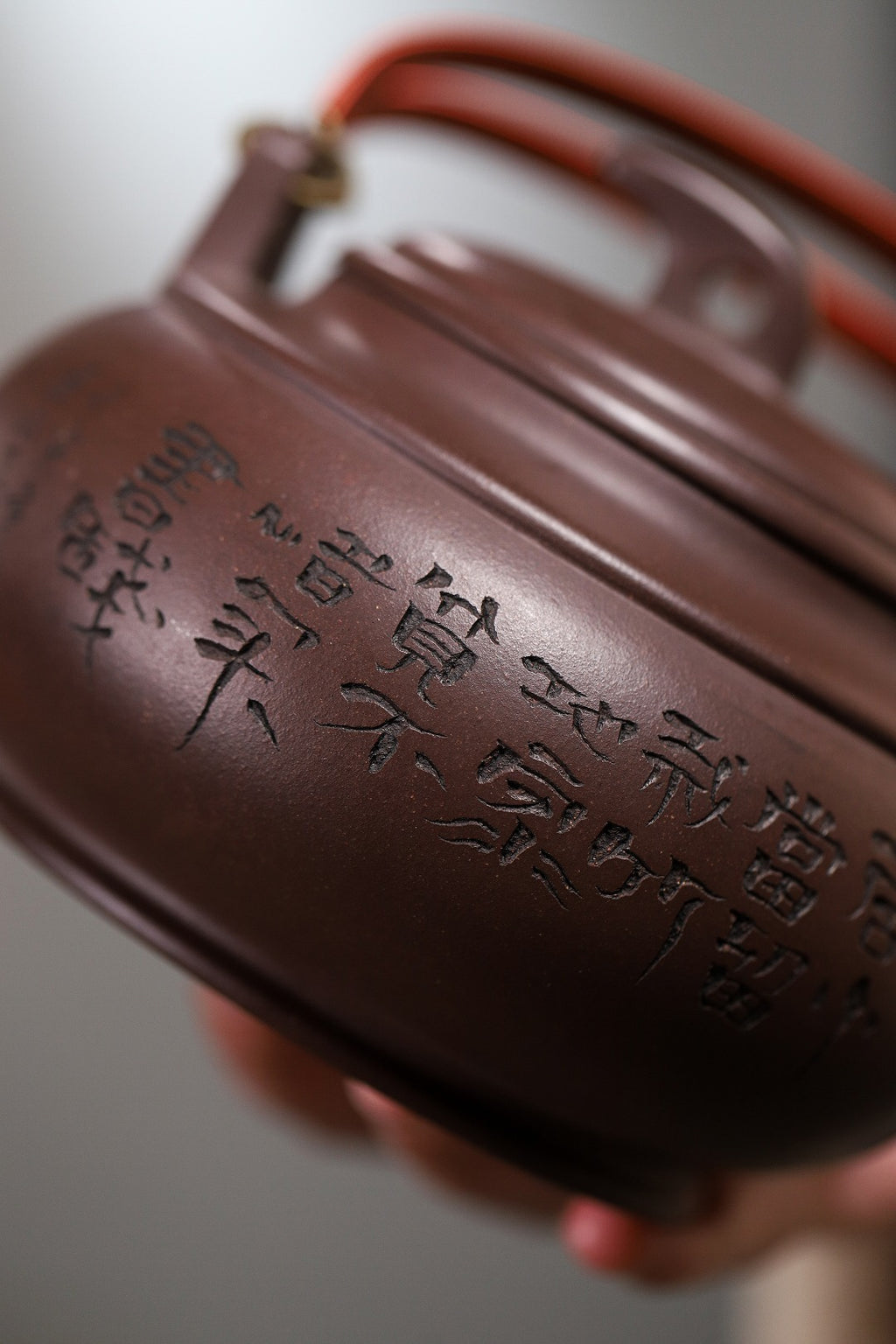 【清音提梁】 制壶：方华萍（研究员级高级工艺美术师） 泥料：原矿紫泥 容量：600cc