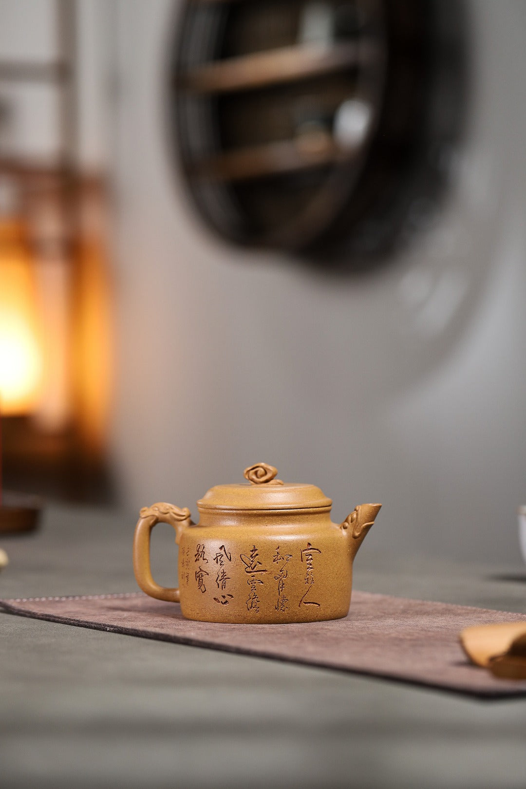 【龙德钟】 制壶：方华萍（研究员级高级工艺美术师） 泥料：原矿黄段泥 容量：300cc