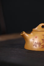 省大师潘春芳关门弟子许冠新老师制壶，国高工周莹老师刻绘精品【霸王瓢 · 动如脱兔】黄金段泥 150cc