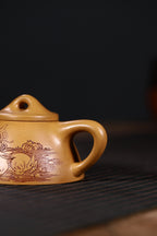 省大师潘春芳关门弟子许冠新老师制壶，国高工周莹老师刻绘精品【霸王瓢 · 动如脱兔】黄金段泥 150cc