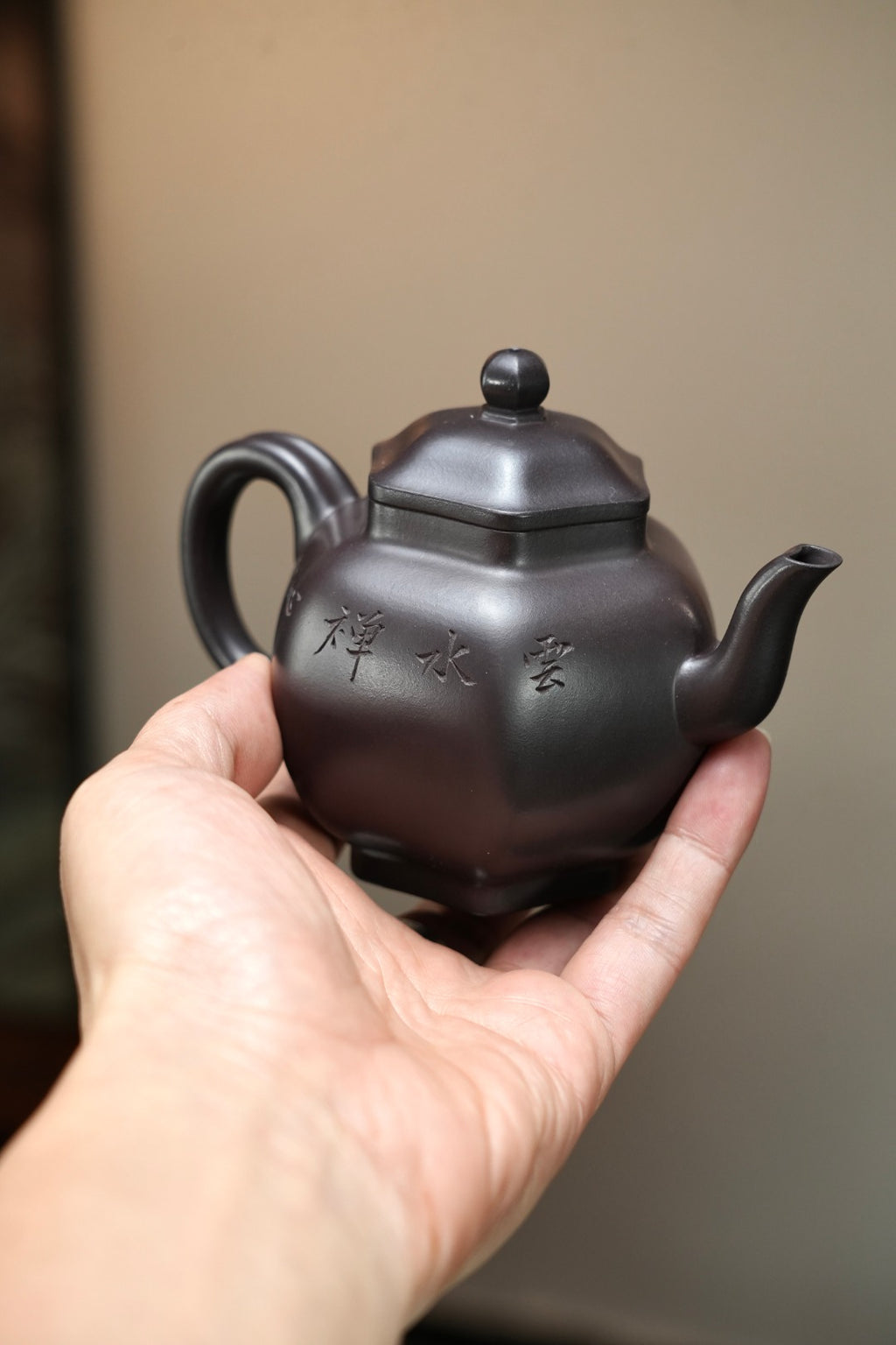 【耿浩方器 礼藏双绝】 紫砂80后方器巨匠·耿浩巅峰之作《六方秋水壶》原矿极品90纯紫老泥·250cc