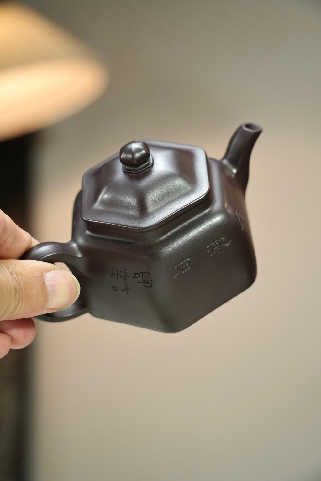 【耿浩方器 礼藏双绝】 紫砂80后方器巨匠·耿浩巅峰之作《六方怀隐壶》原矿极品90纯紫老泥·190cc