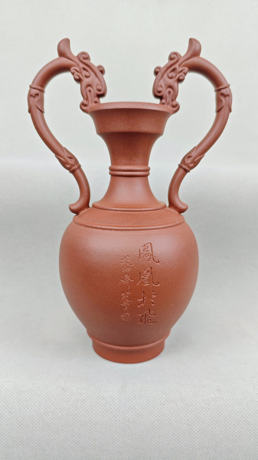 龙凤呈祥套组 酒盅和托盘采用宜兴五朵金花之一的青瓷冰裂釉