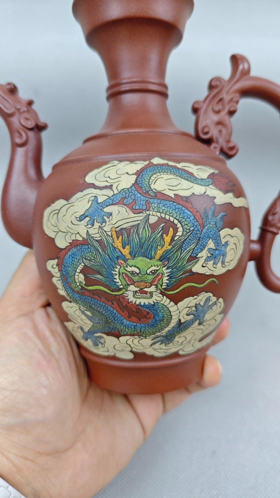 龙凤呈祥套组 酒盅和托盘采用宜兴五朵金花之一的青瓷冰裂釉