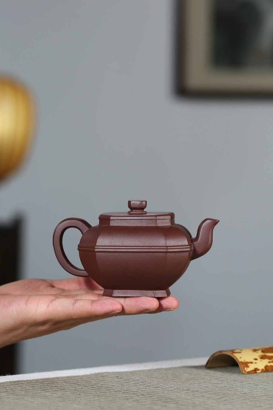 【线八方】 制壶：范林强 （国家级助理工艺美术师） 泥料：原矿紫泥 容量：240cc