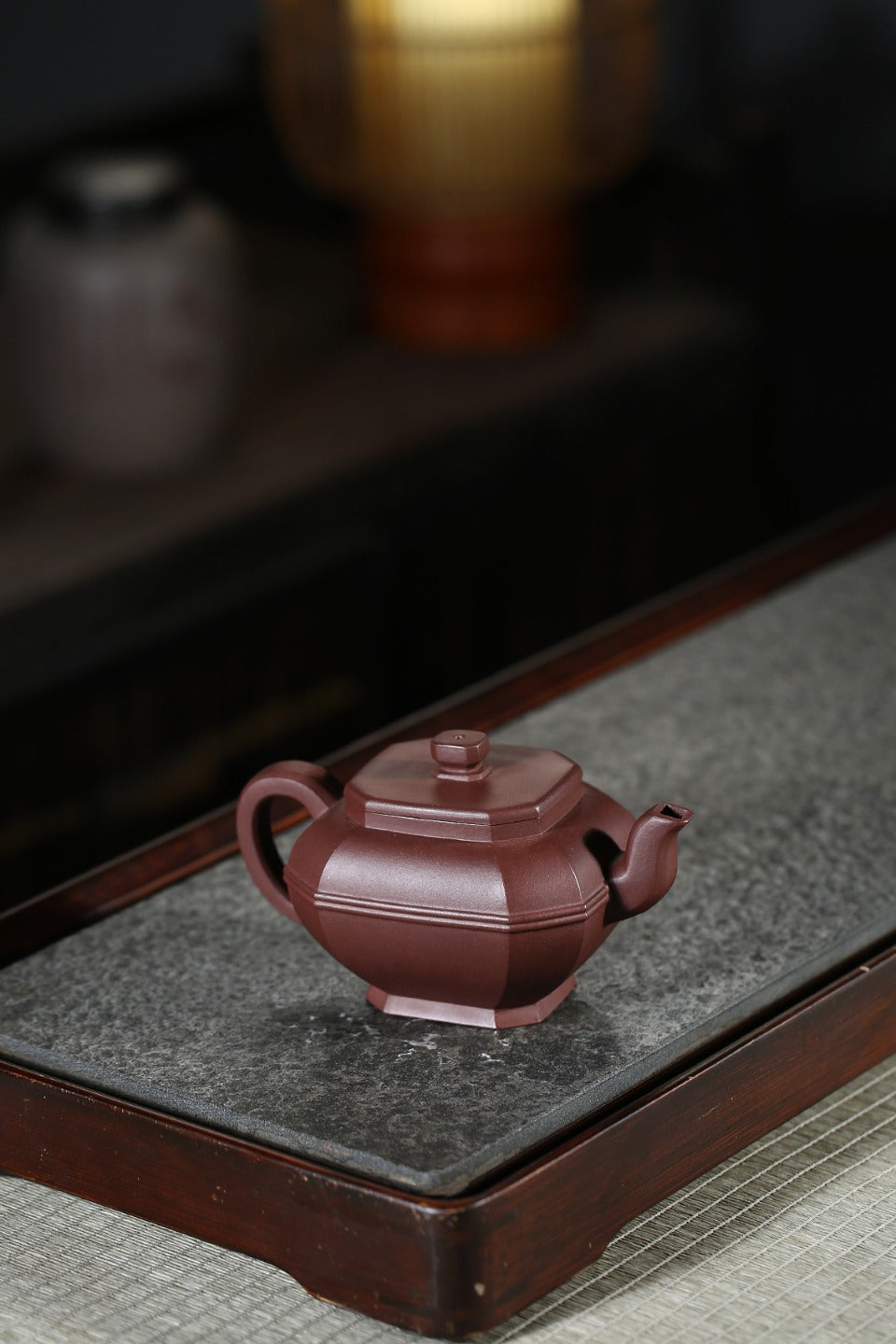 【线八方】 制壶：范林强 （国家级助理工艺美术师） 泥料：原矿紫泥 容量：240cc