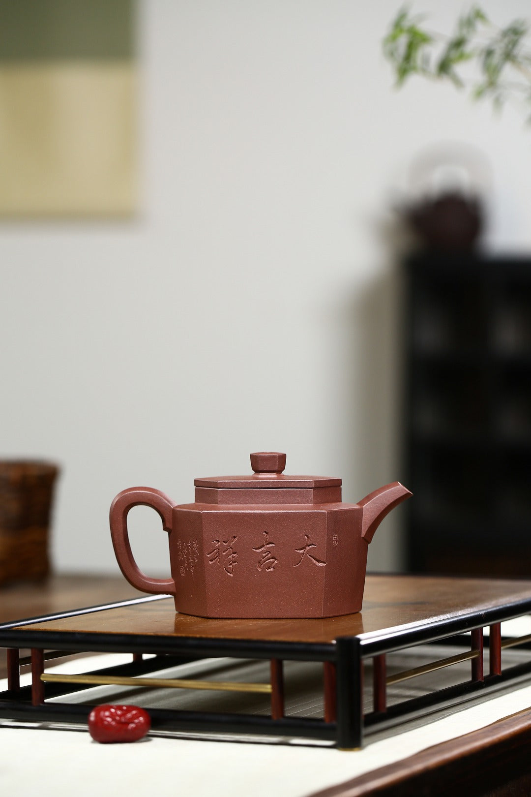 【菱六方】 制壶：陈晔（国家级高级工艺美术师） 泥料：家藏原矿老紫泥 容量：250cc