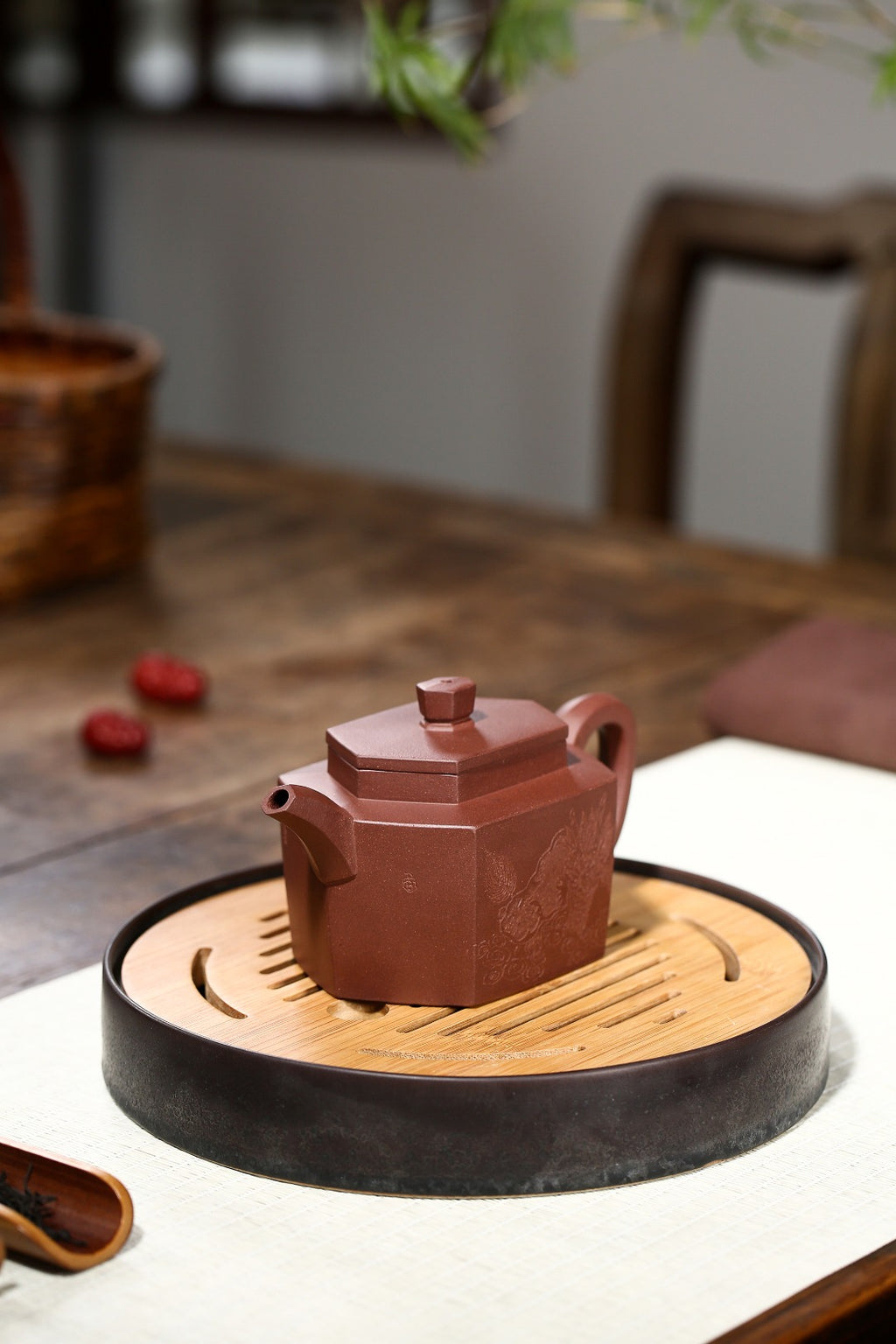 【菱六方】 制壶：陈晔（国家级高级工艺美术师） 泥料：家藏原矿老紫泥 容量：250cc
