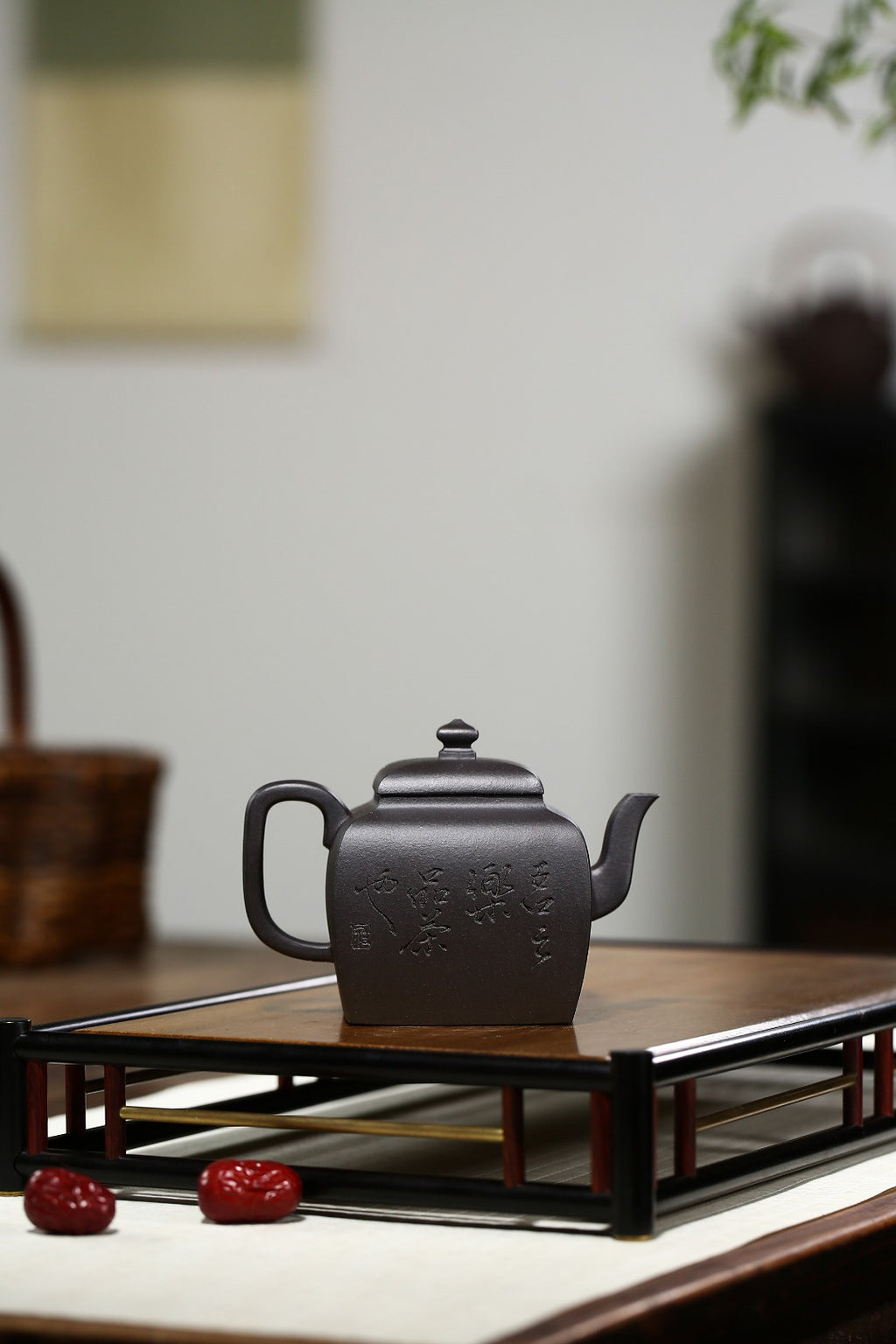 【甘露】 制壶：陈晔（国家级高级工艺美术师） 泥料：原矿黑砂 容量：250cc