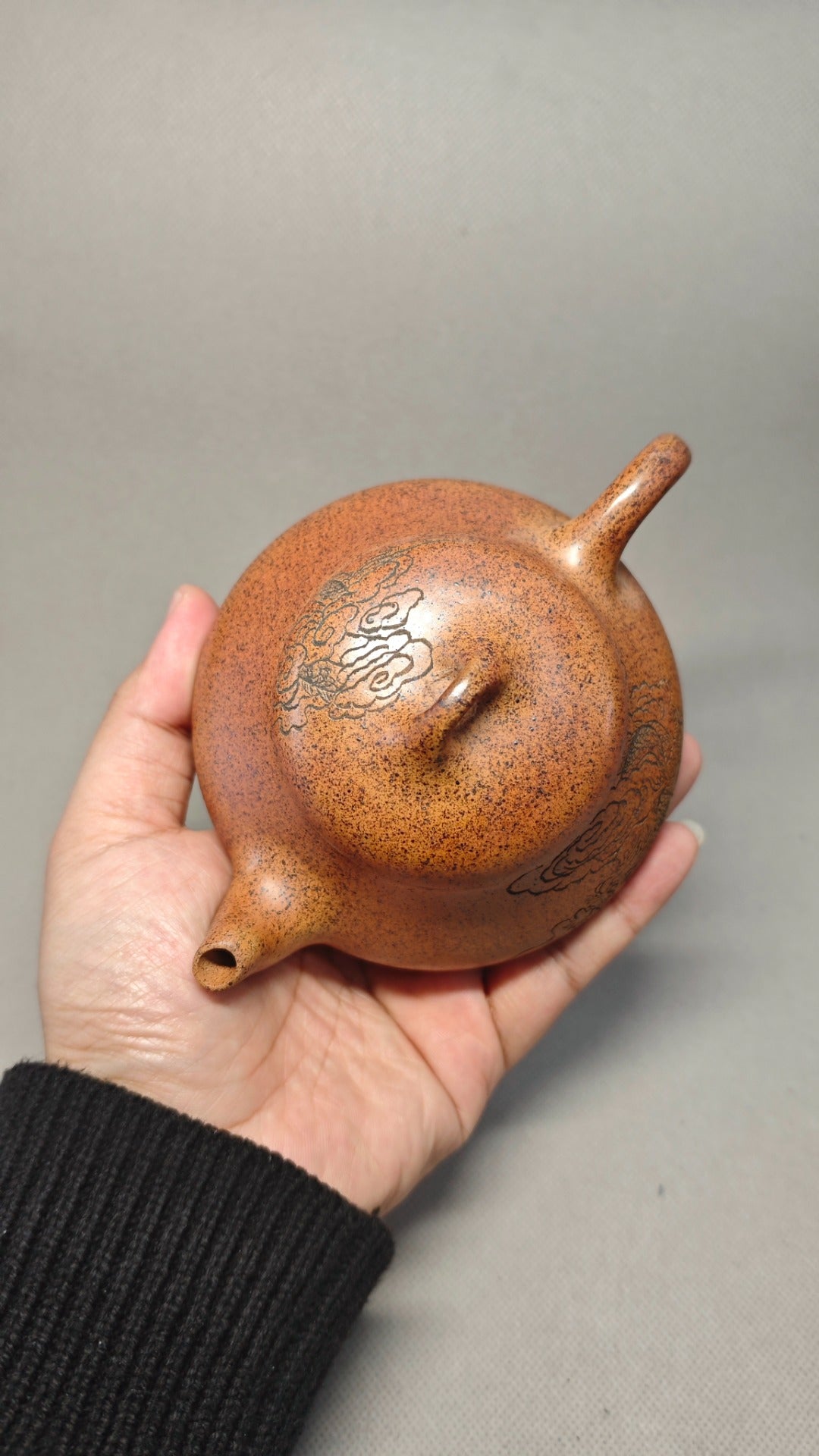 【汉棠石瓢】 制壶：陈老师（国家级工艺美术师） 泥料：原矿高温段泥 容量：280cc 内推球孔