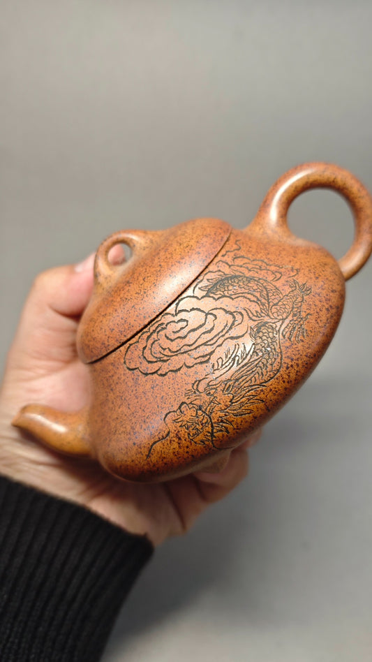【汉棠石瓢】 制壶：陈老师（国家级工艺美术师） 泥料：原矿高温段泥 容量：280cc 内推球孔