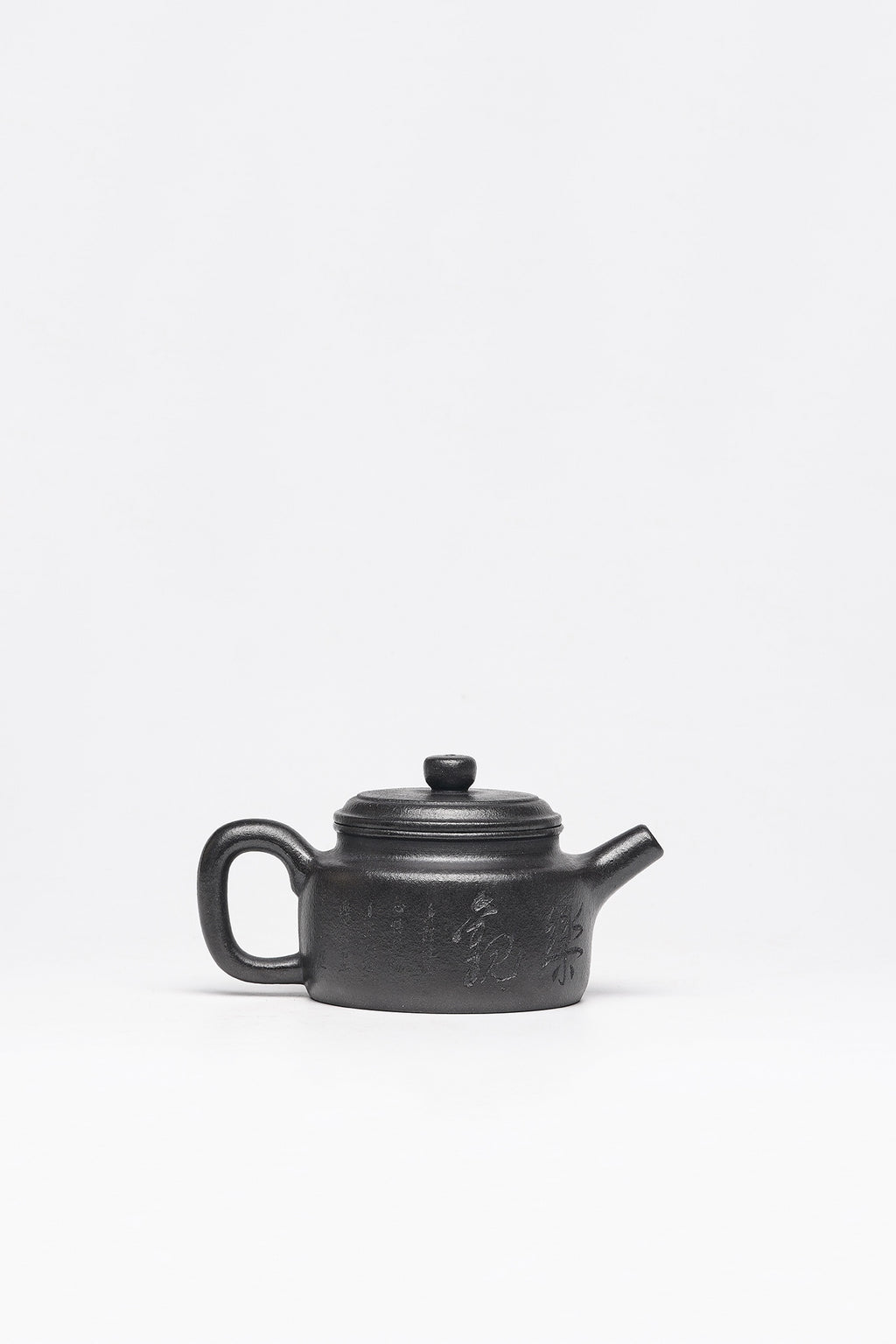 【德钟】 泥料：原矿黑曜石 容量：240cc 作者：赵丽娟 中国传统工艺大师 高级工艺美术师