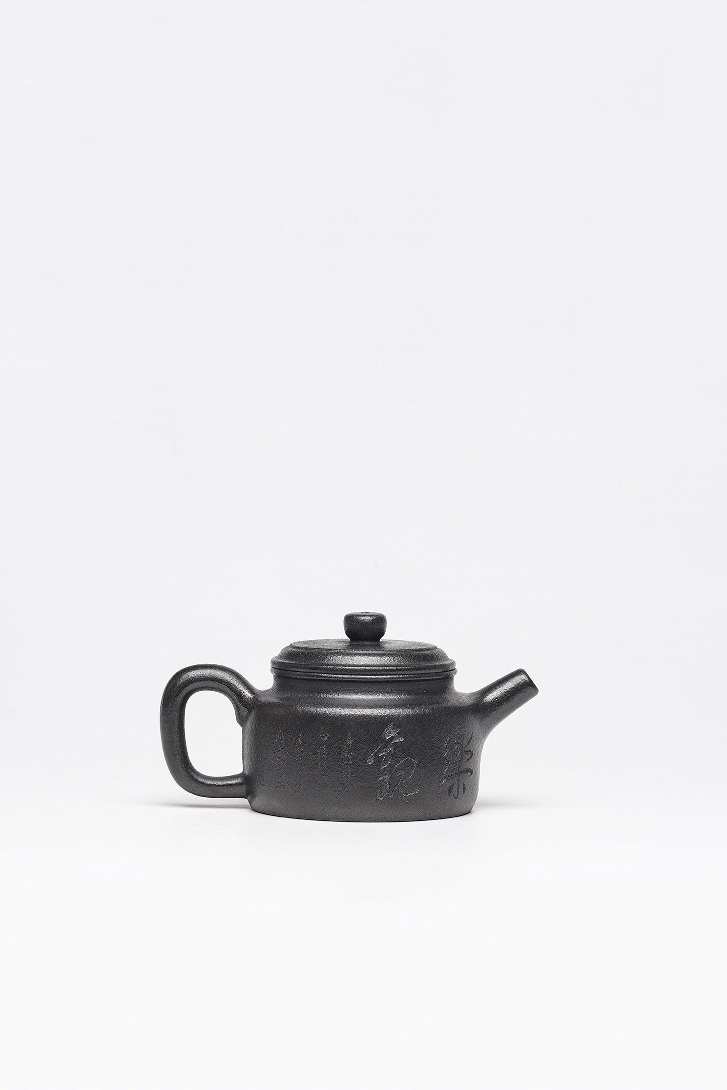 【德钟】 泥料：原矿黑曜石 容量：240cc 作者：赵丽娟 中国传统工艺大师 高级工艺美术师