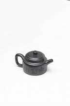 【德钟】 泥料：原矿黑曜石 容量：240cc 作者：赵丽娟 中国传统工艺大师 高级工艺美术师