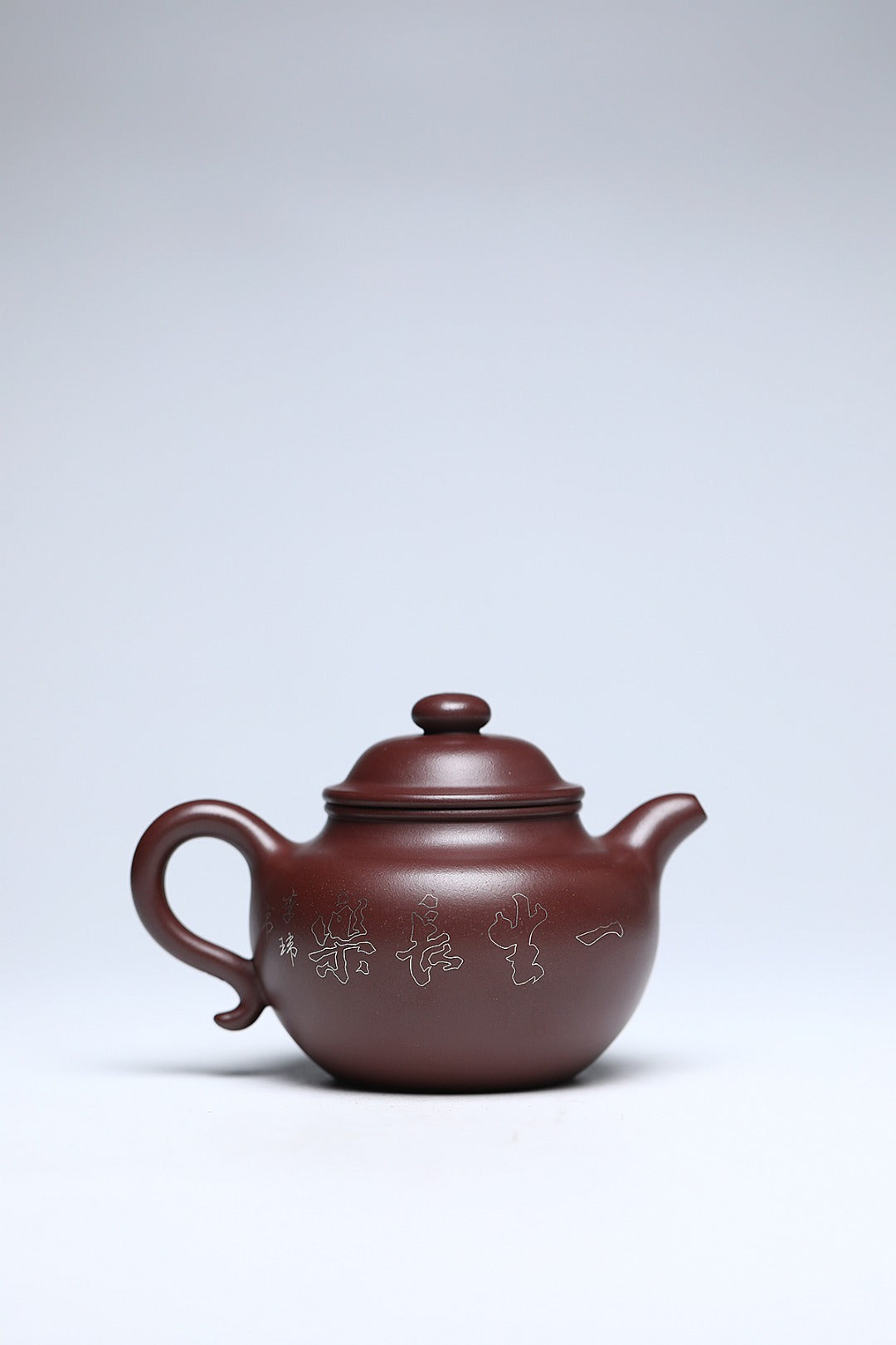 《弥勒莲子》 作者：李玮 正高级工艺美术师  原矿黄龙山紫御砂，370cc，内推球孔出水