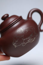 《弥勒莲子》 作者：李玮 正高级工艺美术师  原矿黄龙山紫御砂，370cc，内推球孔出水