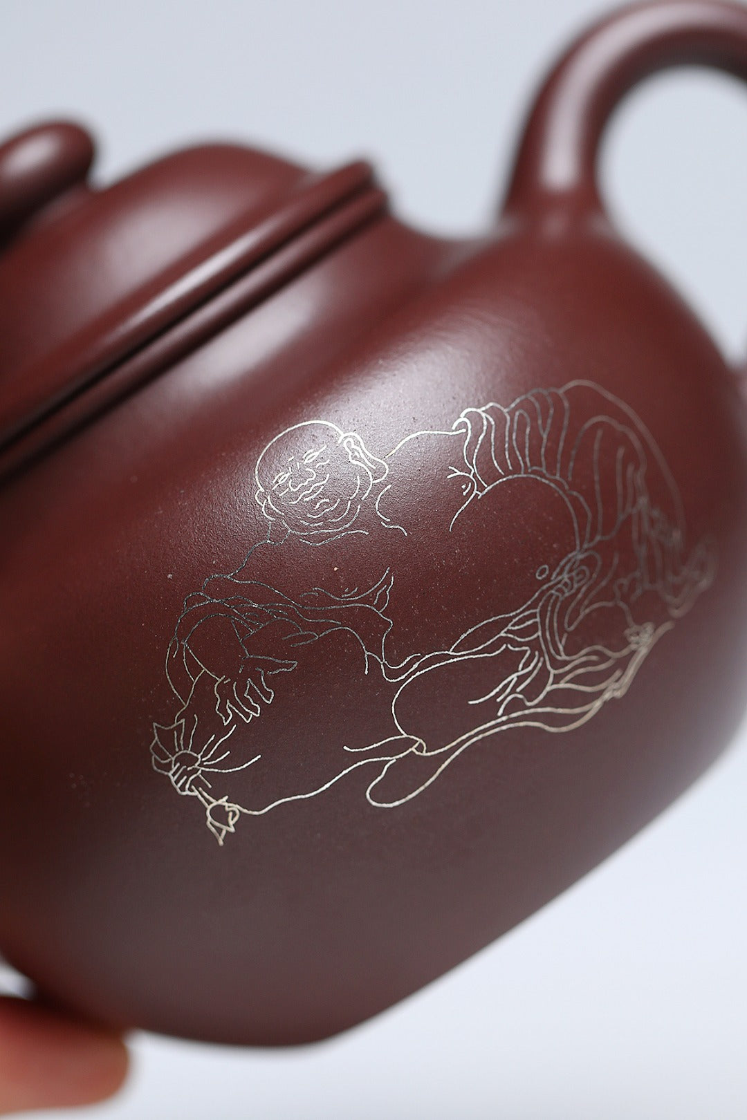 《弥勒莲子》 作者：李玮 正高级工艺美术师  原矿黄龙山紫御砂，370cc，内推球孔出水