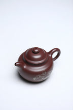 《弥勒莲子》 作者：李玮 正高级工艺美术师  原矿黄龙山紫御砂，370cc，内推球孔出水
