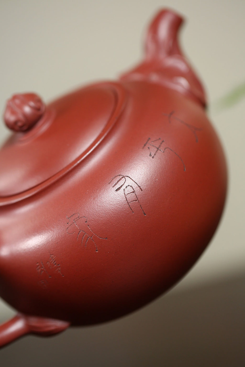 《太平有象》 作者：高建中 研究员级高级工艺美术师 原矿玫红砂，450cc，菱形24孔出水