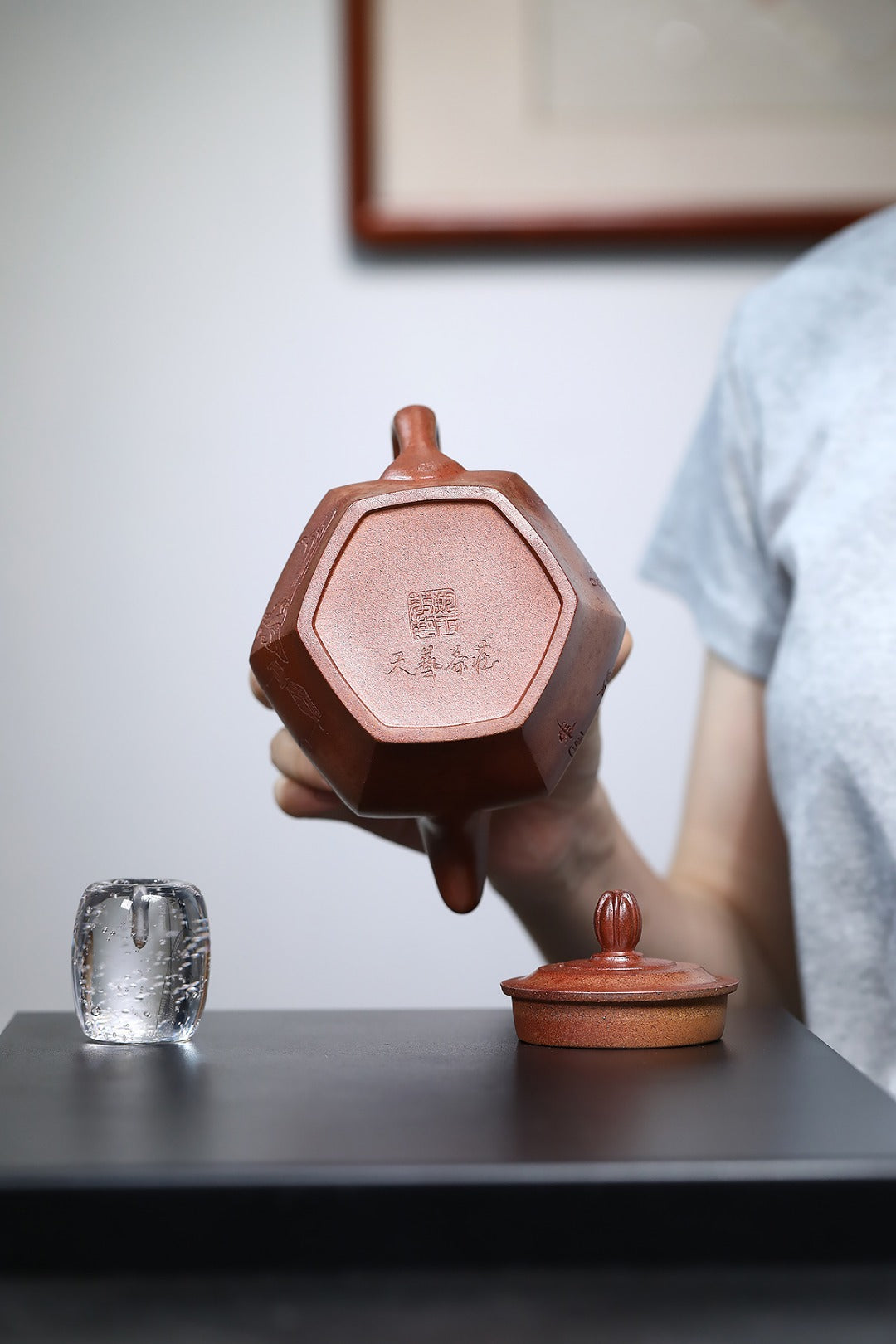 《僧帽》 国家级工艺美术师 鲍玉华 鲍生泰百年冷金黄古法渐变烧，540cc，并列14孔出水
