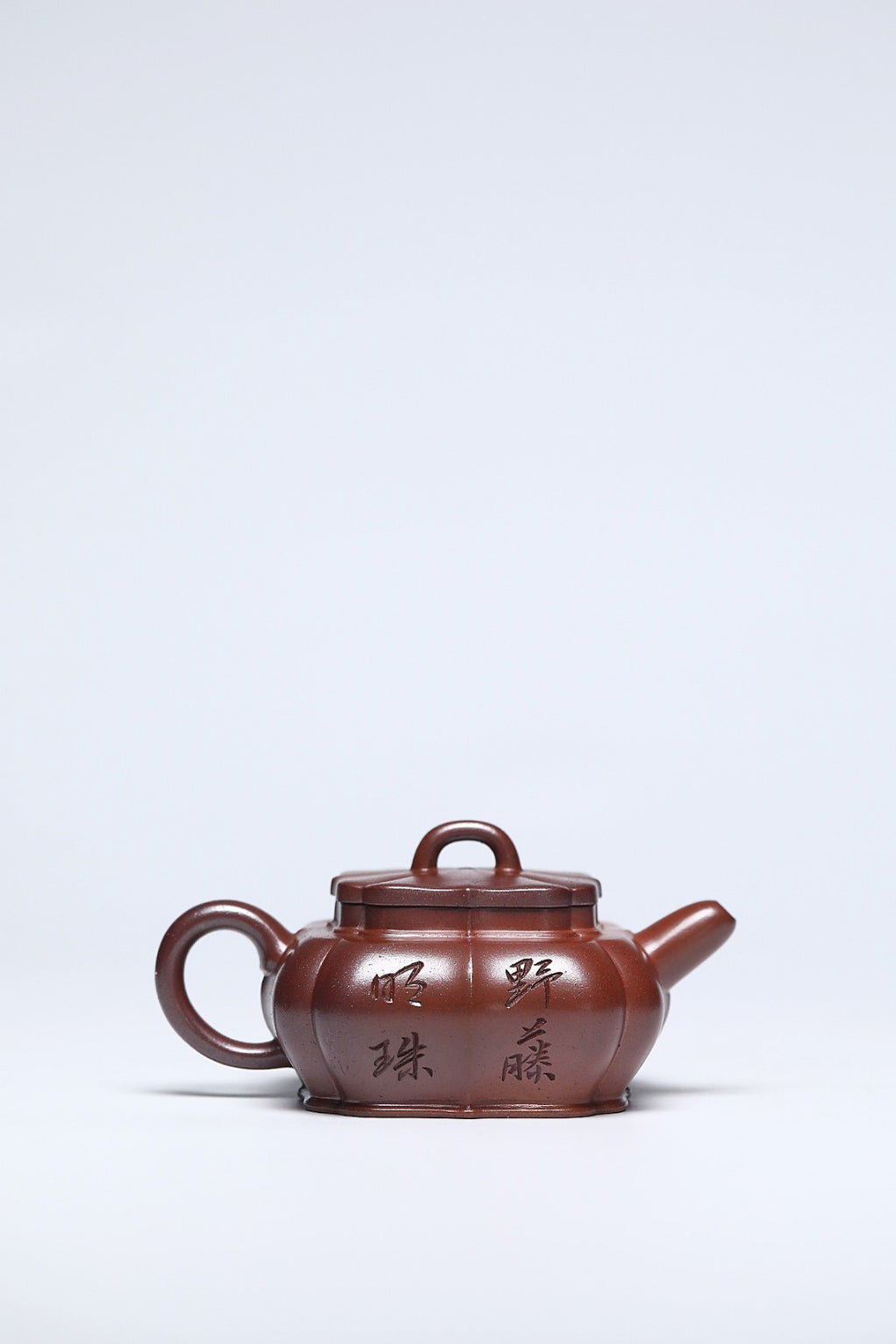 《野藤明珠》 作者：李玮 徐悲鸿吴冠中画院特聘研究员 古龙窑胭脂红柴烧，210cc，菱形9孔出水