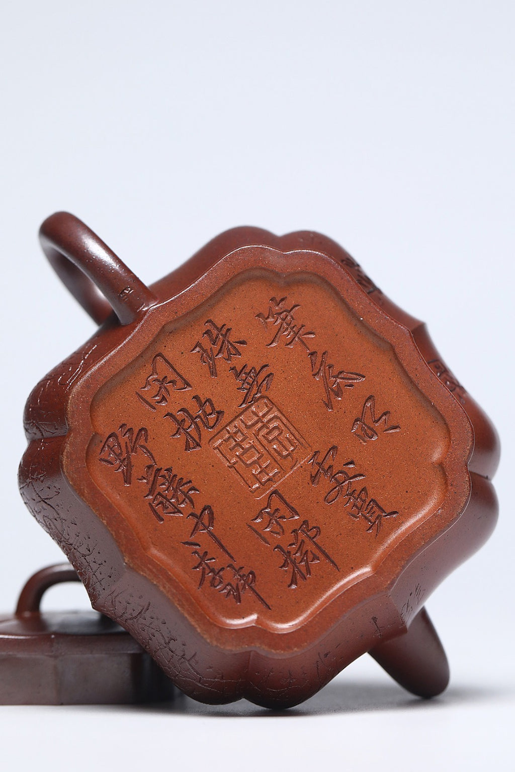《野藤明珠》 作者：李玮 徐悲鸿吴冠中画院特聘研究员 古龙窑胭脂红柴烧，210cc，菱形9孔出水