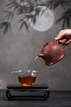 《回纹桥鼎》 王敏 正高级工艺美术师  80年黄龙山金砂底槽清，390cc，并列10孔出水