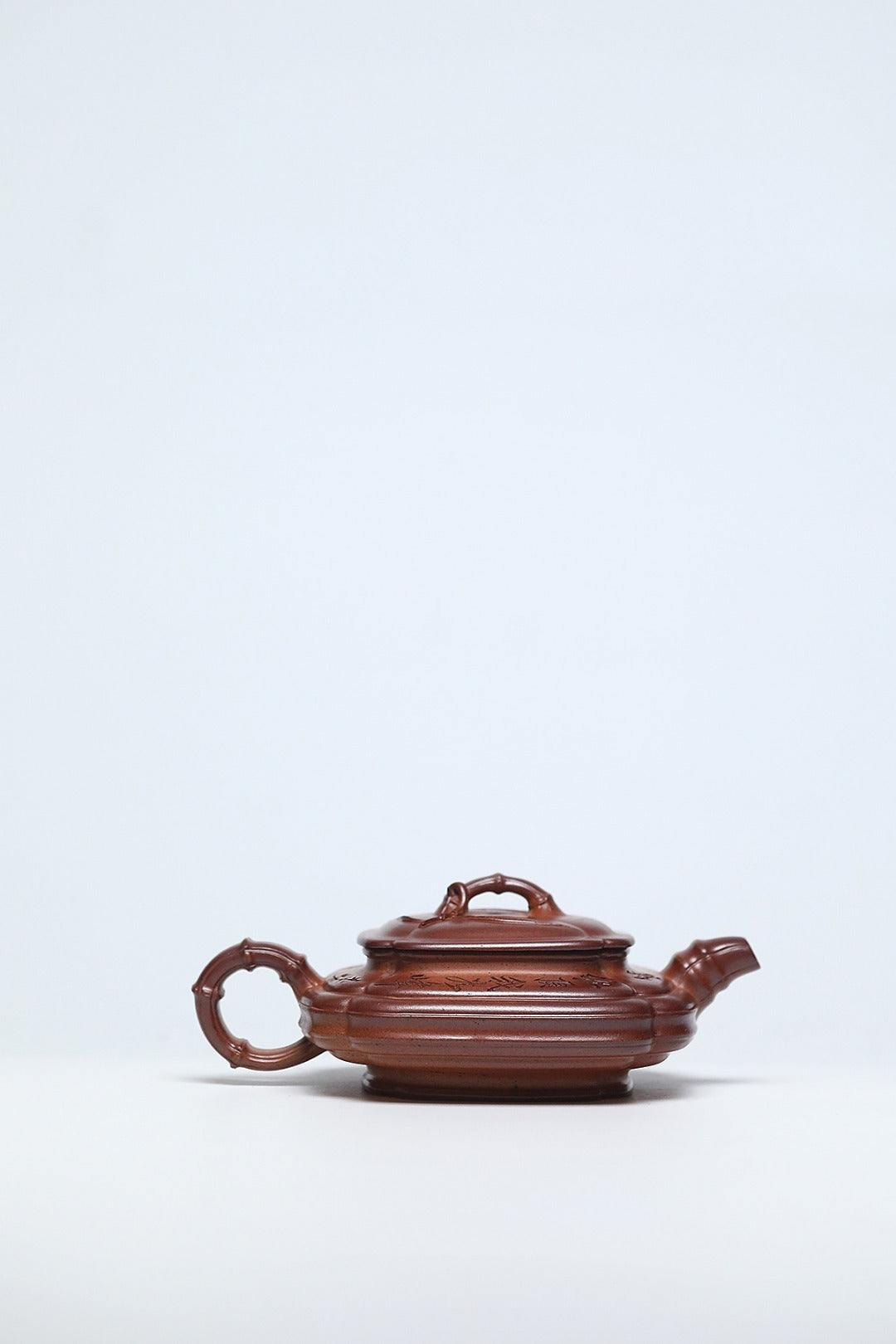 《四方抽角竹鼓》 作者：李玮 正高级工艺美术师 徐悲鸿吴冠中画院特聘研究员 古龙窑胭脂红柴烧，200cc